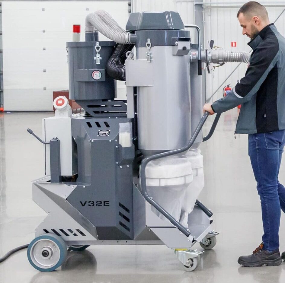 V32E dust extractor with preseparator, 220 or 480V